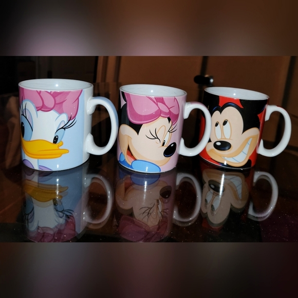 Set of 3 ceramic mugs: Mickey Mouse, Minnie Mouse and Daisy Duck - Picture 2 of 10